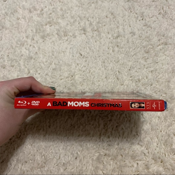 NEW A Bad Moms Christmas (Blu-ray + DVD + Digital) - Picture 6 of 11